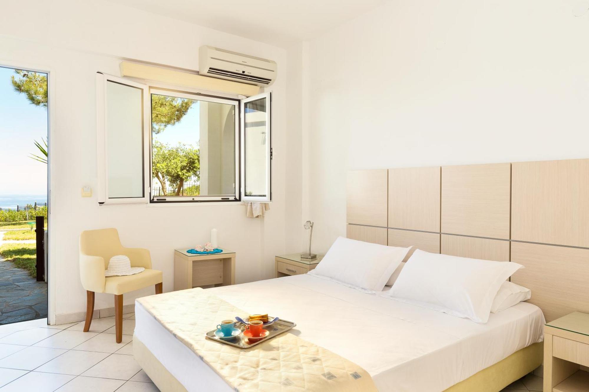 Karras Star Hotel Evdilos  Room photo